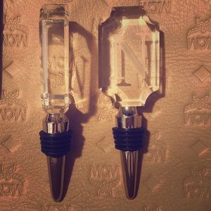 N. CWonder crystal initial monogram wine stopper